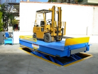 Scissor platform for cargo